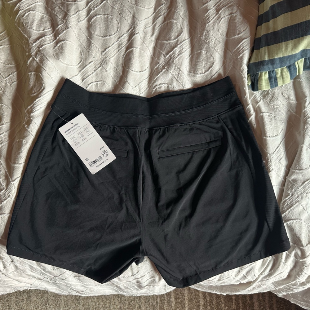 NWT Black Athleta Brooklyn Short US6